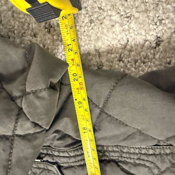 G.H. Bass & Co. Khaki green EUC near new size L Quilted Utility/Barn Jacket - Picture 10 of 13